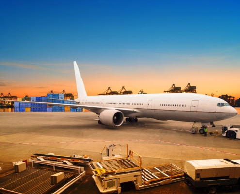 Luchtvaartsector stapt naar bestuursrechter om voorgenomen krimp Schiphol aan te vechten