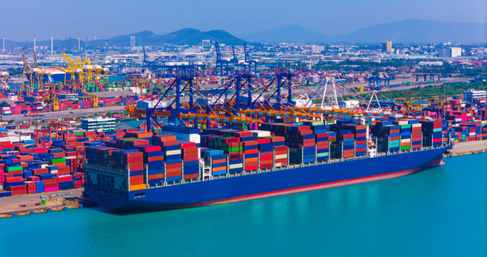 Record op de wereldzeeën: Containercapaciteit Azië-Europa naar historisch hoogtepunt