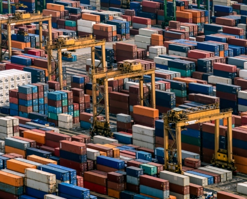 Elektrische binnenvaartschepen bereiken Maasvlakte dankzij nieuw laadstation