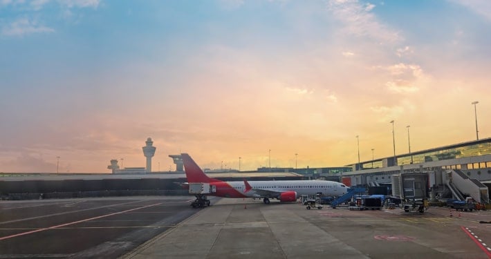 Schiphol ziet vrachtoverslag sterk toenemen ondanks Iran-oorlog