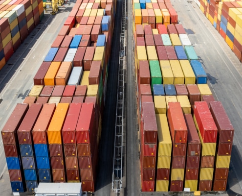 Een op de drie containers op schepen is leeg