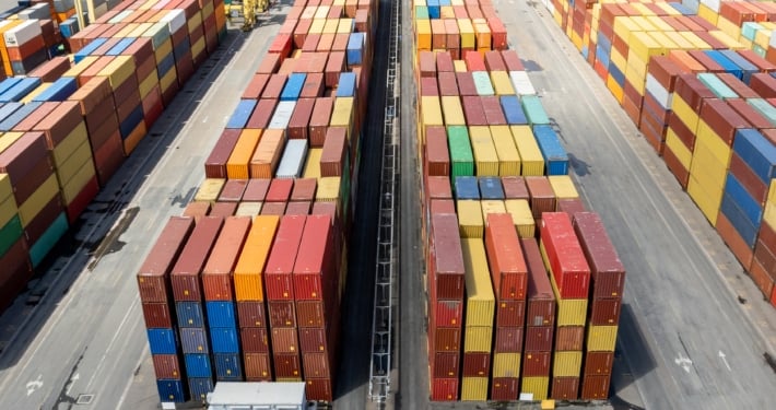 Een op de drie containers op schepen is leeg
